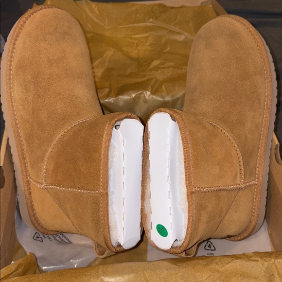 NWT ✨ UGG MINI BOOTS ✨ - Picture 10 of 12